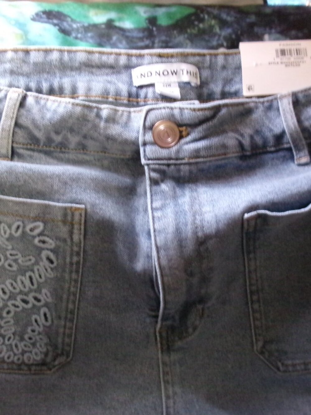 NWT 22W Trendy Plus High-Rise Wide-Leg Cutwork Jean - Picture 5 of 15